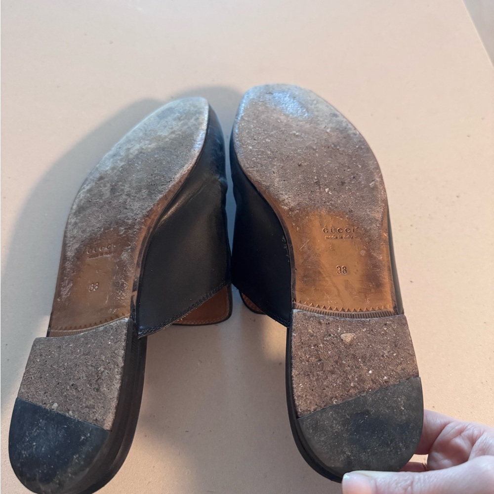 Gucci Leather Loafers with Gold Detail - Picture 4 of 4